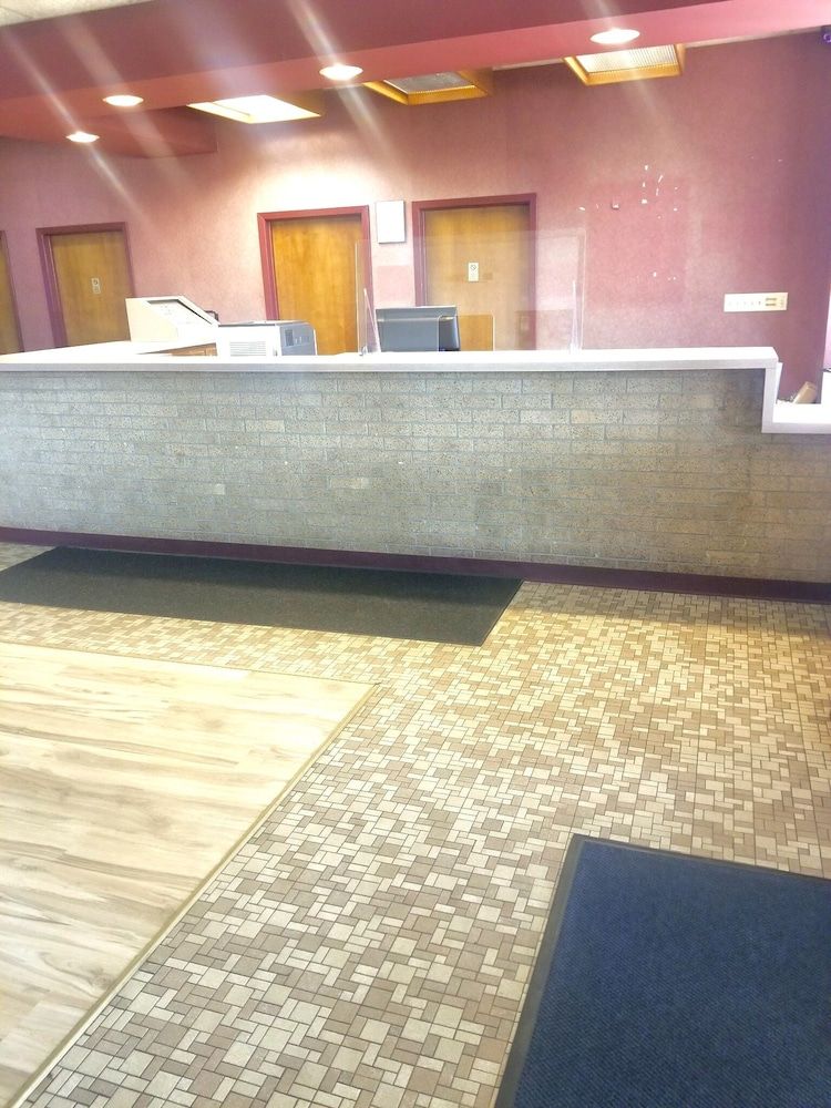 Courtyard Hotel & Event Center - photo 20
