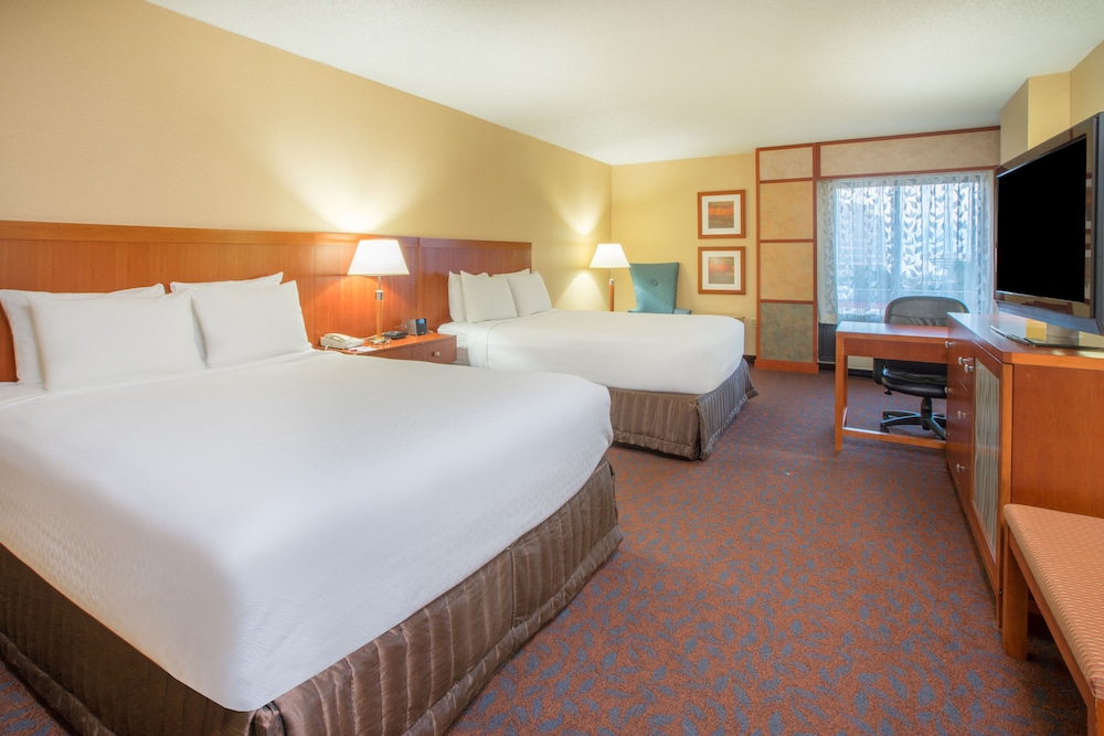 Crowne Plaza Dulles Airport by IHG - photo 6