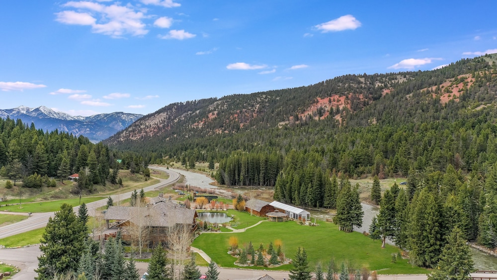 Rainbow Ranch Lodge - featured photo