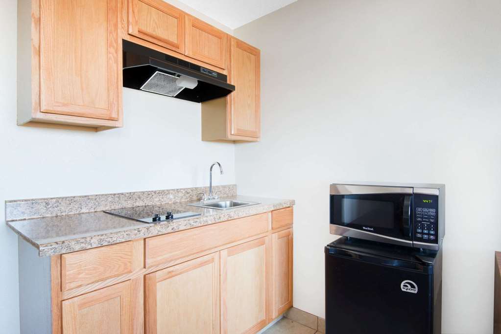 Hawthorn Suites By Wyndham Albuquerque - photo 10