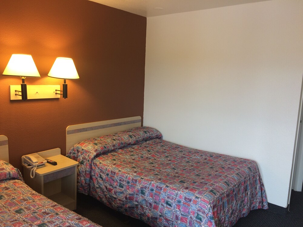 Travelodge by Wyndham Raton - photo 6