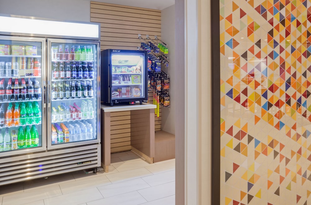 Holiday Inn Express & Suites Des Moines Downtown by IHG - photo 32
