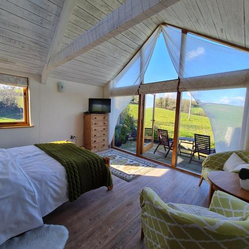The Old Pottery Unique Views & Spa like Bathroom — hotel in Ashburton
