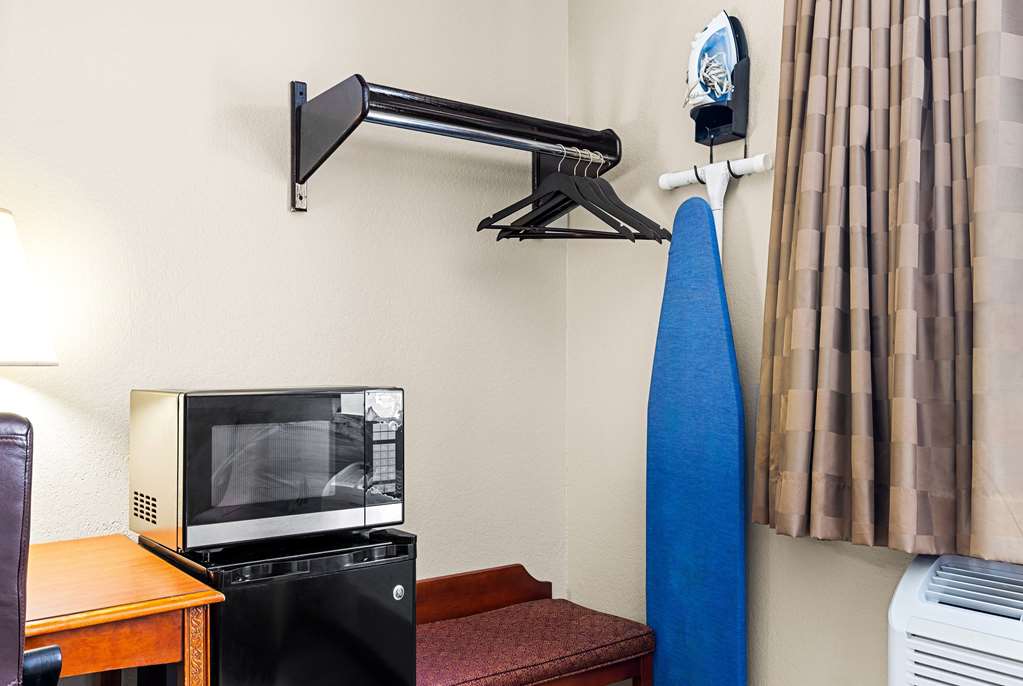 Super 8 by Wyndham Pittsburgh Monroeville - photo 38