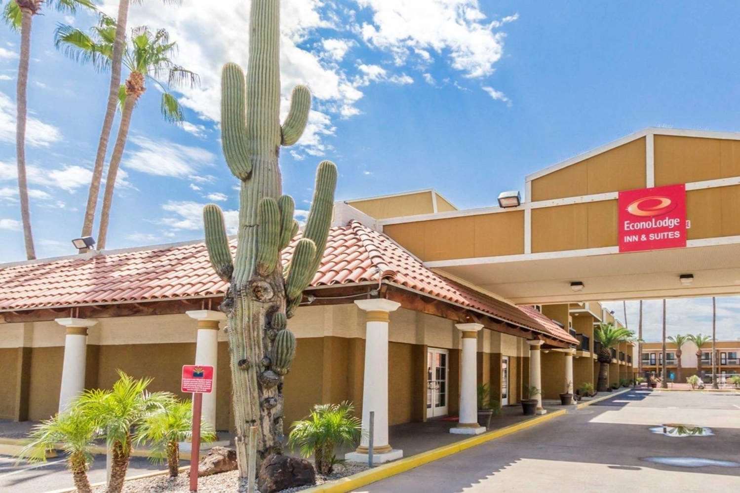 Super 8 by Wyndham Mesa Downtown Near Convention Center - photo 17