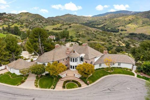 Luxury Oasis With Panoramic Views in Anaheim, United States