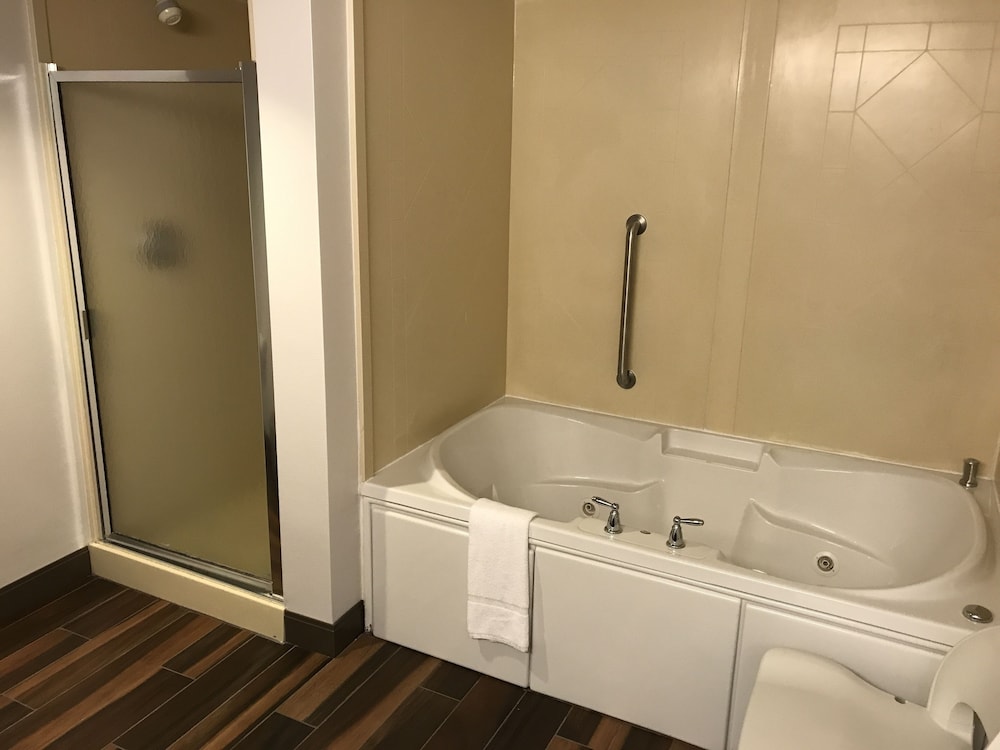 Hampton Inn & Suites Lamar - photo 90