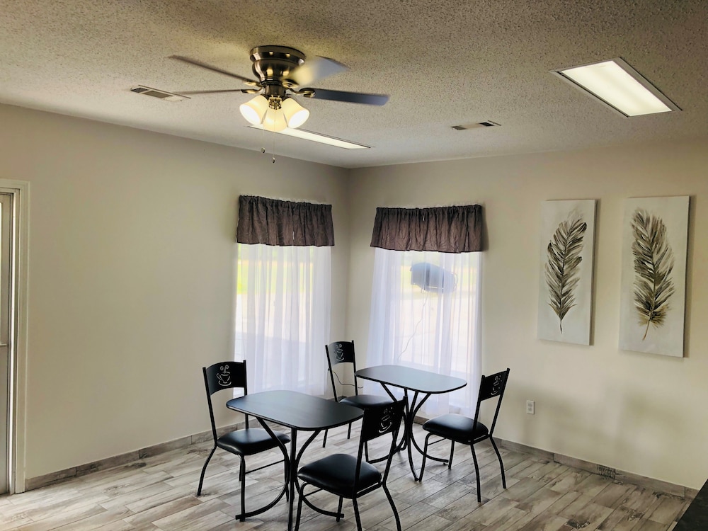 Americas Best Inn Brinkley - photo 3