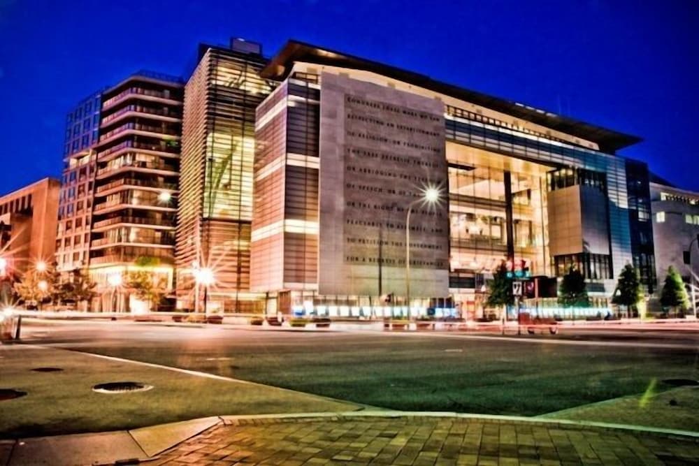 Weichert Suites at The Newseum — 4-Star Luxury Hotel in Washington, United States