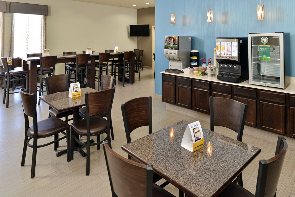 Quality Inn & Suites Carrizo Springs North - photo 16