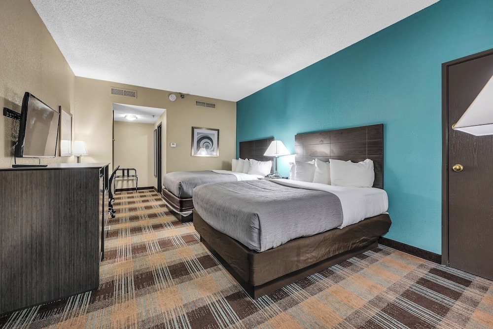 Quality Inn Roseville Detroit North - photo 7
