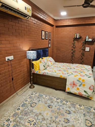 Brick Maison 1BHK with Free Parking Juhu Bandra