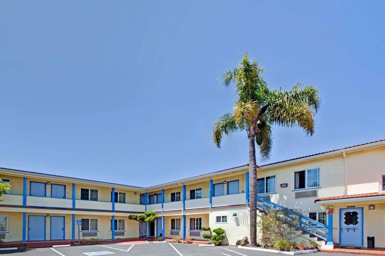 Super 8 Berkeley - carbon neutral hotel in Berkeley