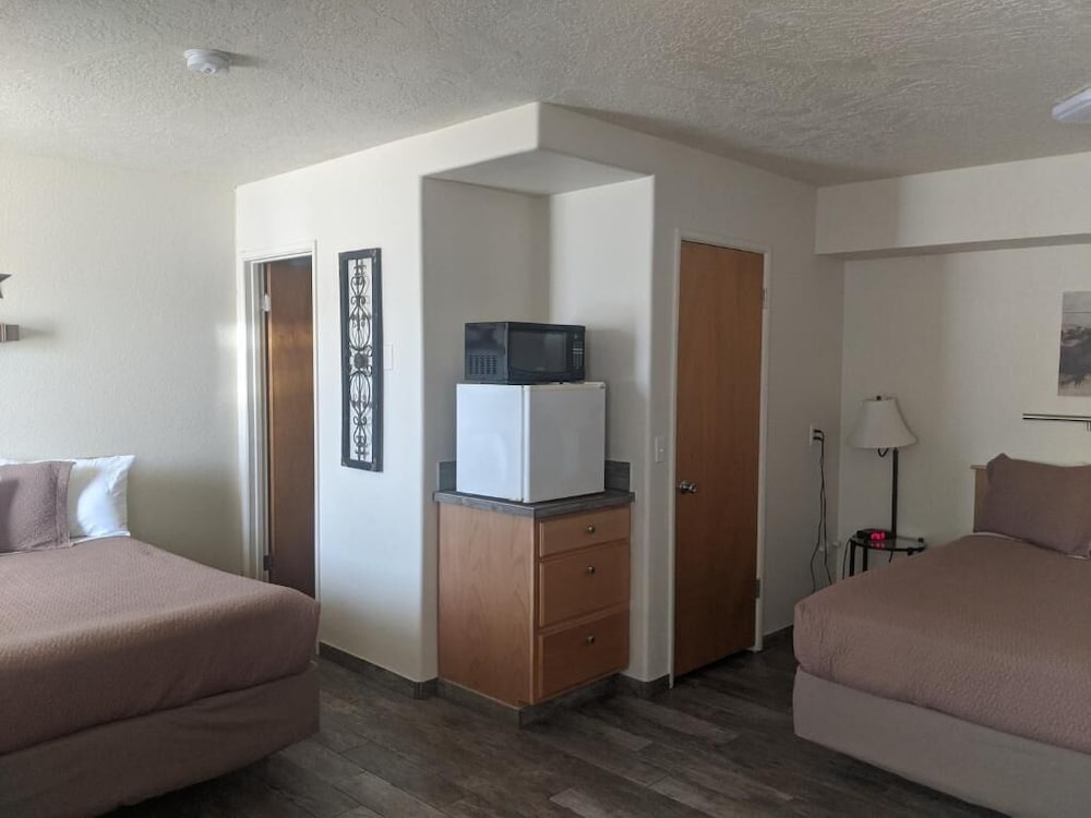 Little Daisy Motel - photo 9