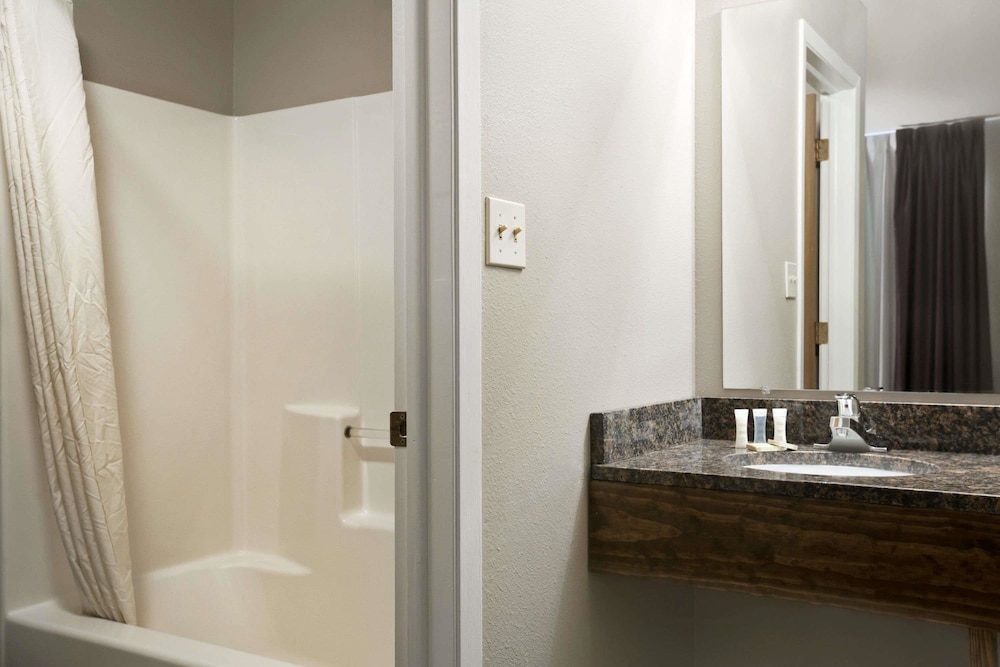 Super 8 by Wyndham Pocatello - photo 20
