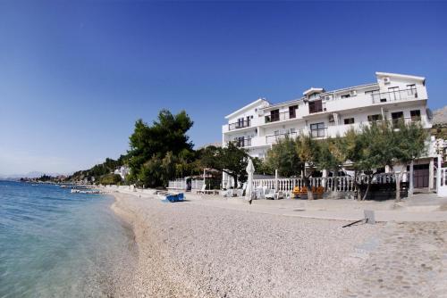 Apartments Slava Petricevic — 4-Star Luxury Hotel in Podstrana, Croatia