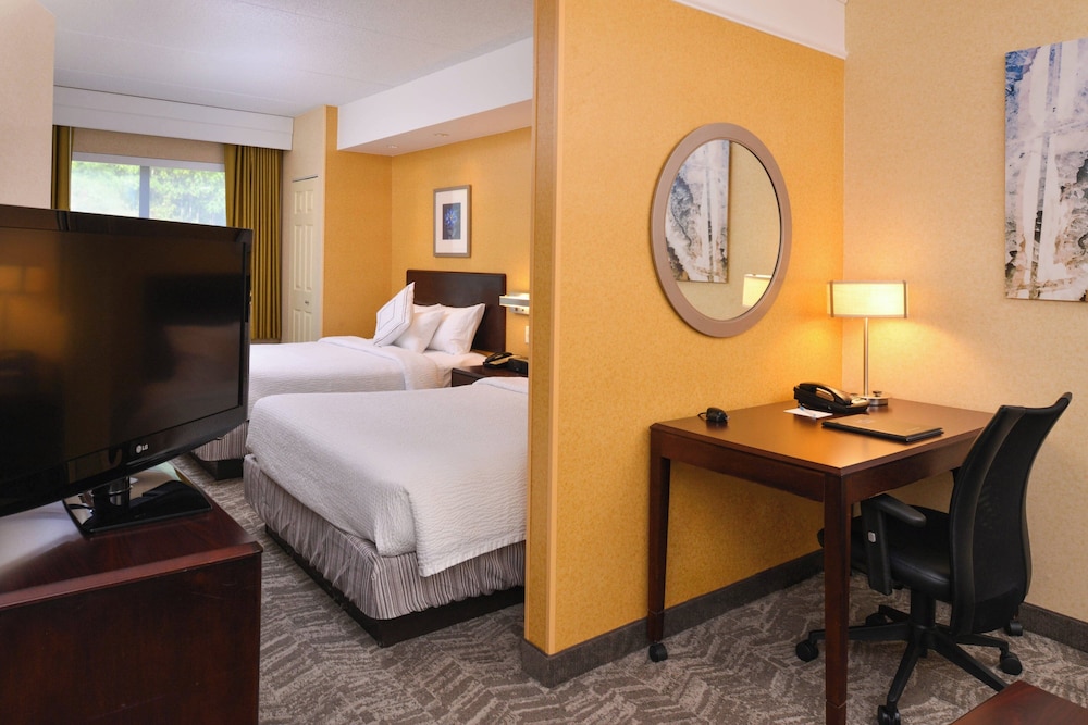 Springhill Suites by Marriott Pittsburgh Mills - photo 9