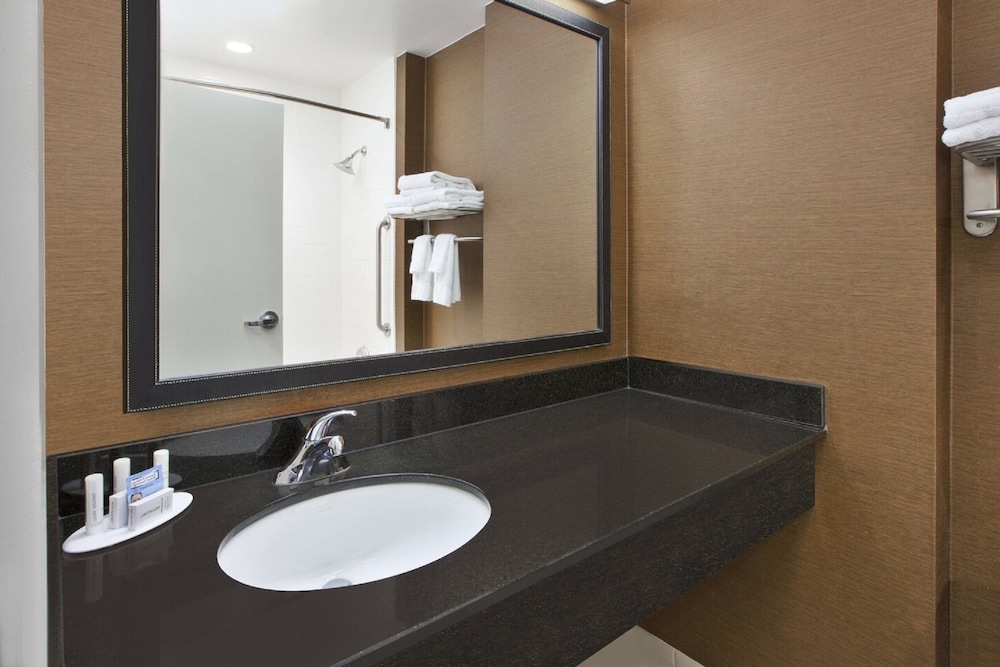 Fairfield Inn & Suites by Marriott Milwaukee Downtown - photo 15