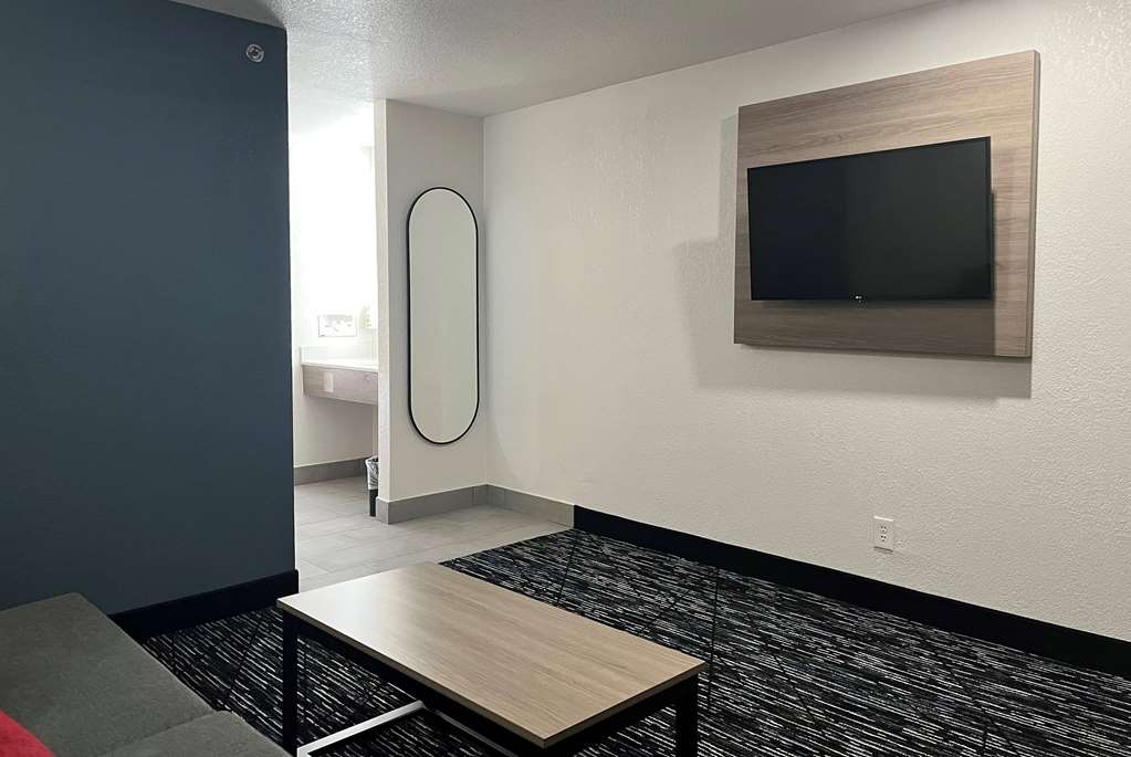 Baymont by Wyndham Indianapolis Northeast - photo 27