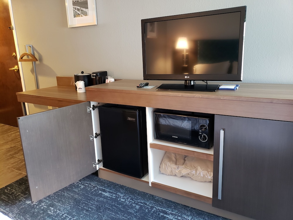 Hampton Inn & Suites Newtown - photo 33
