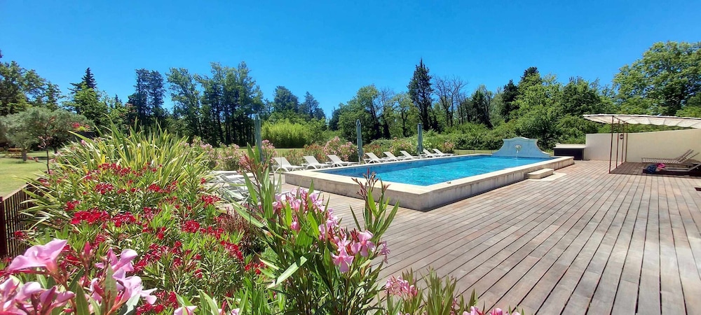 La Bastide des Amouriers — hotel in Caumont-Sur-Durance