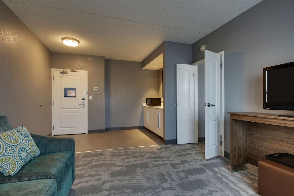 Hampton Inn & Suites Chicago Aurora - photo 15