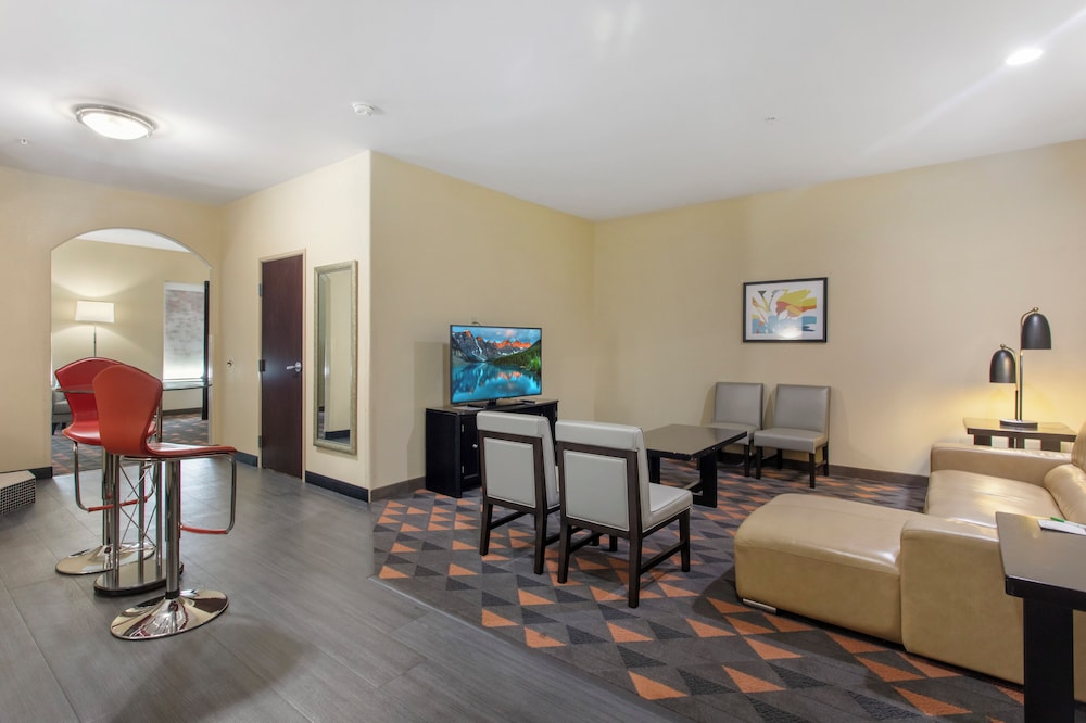 Holiday Inn Hotel & Suites Waco Northwest by IHG - photo 19