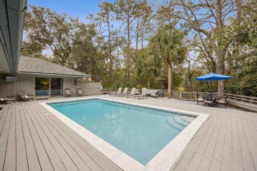 Beautiful 4BDR with Hot Tub & Pool Shuttle to Beach — 4-Star Luxury Hotel in Hilton Head Island, United States