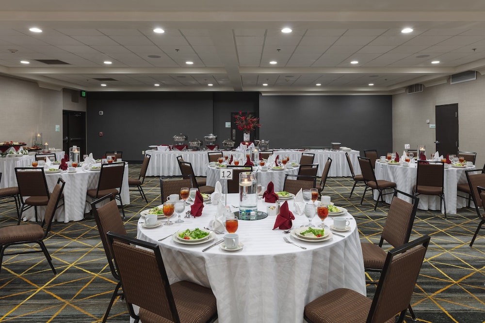 Holiday Inn Hotel & Suites Atlanta Airport North by IHG - photo 62