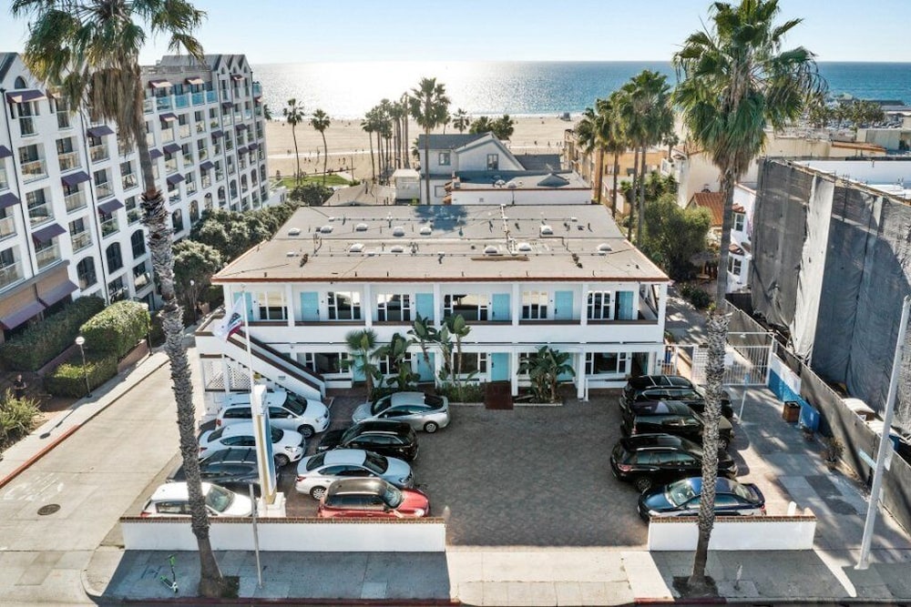 Sea Blue Hotel - photo 2