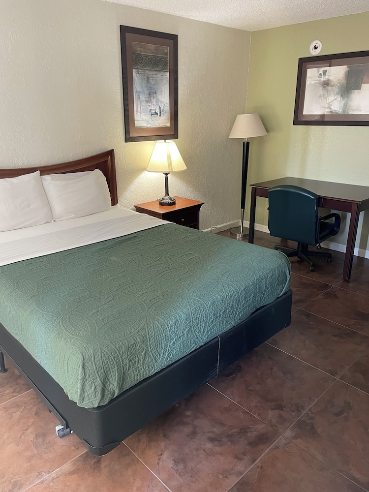 Del Rio Inn - photo 10