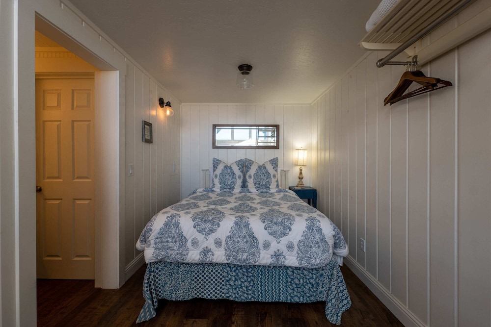 Bandon Marina Inn - photo 27