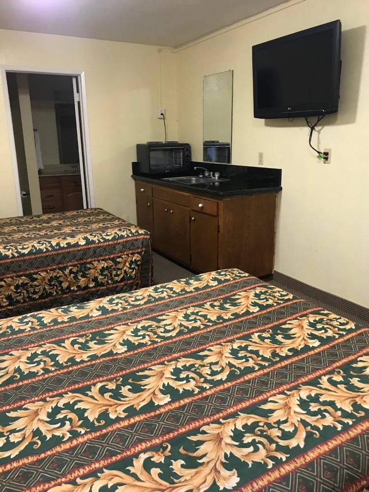 Hacienda Motel - photo 11