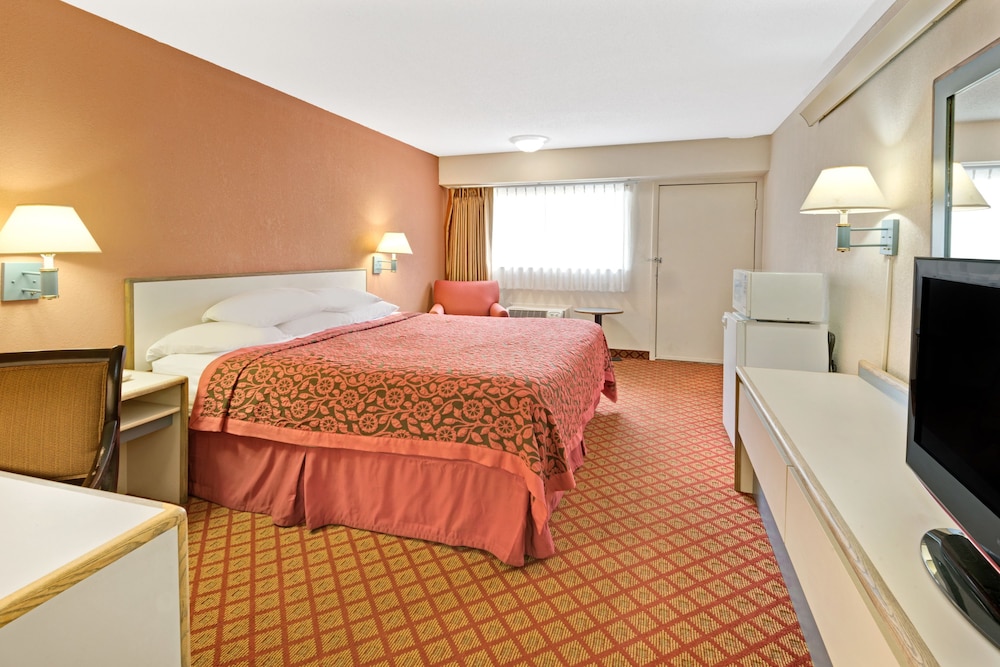 Days Inn by Wyndham Overland Park Metcalf Convention Center - photo 9