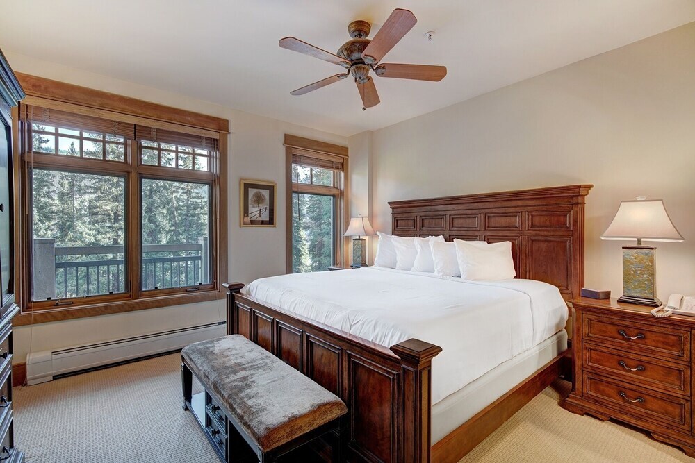 Luxurious 1 BR in River Run Village with Ski in ski out condo — 4-Star Luxury Hotel in Dillon, United States