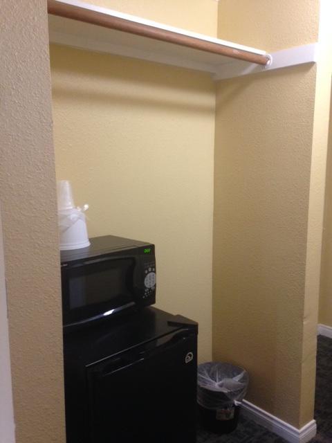 Econo Motor Inn - photo 16