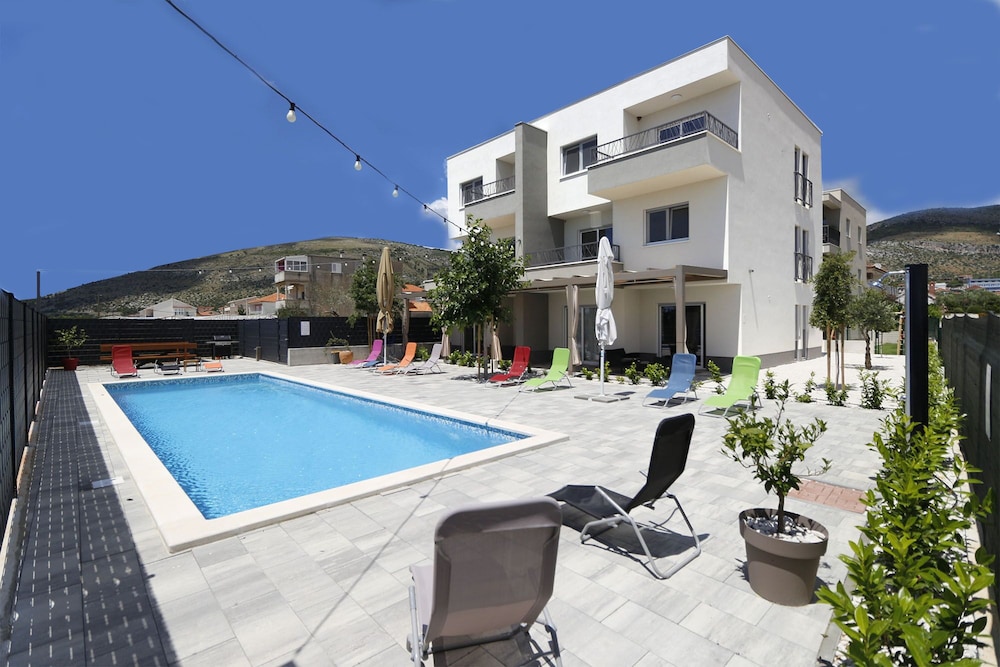 Apartments Bulli — 4-Star Luxury Hotel in Trogir, Croatia