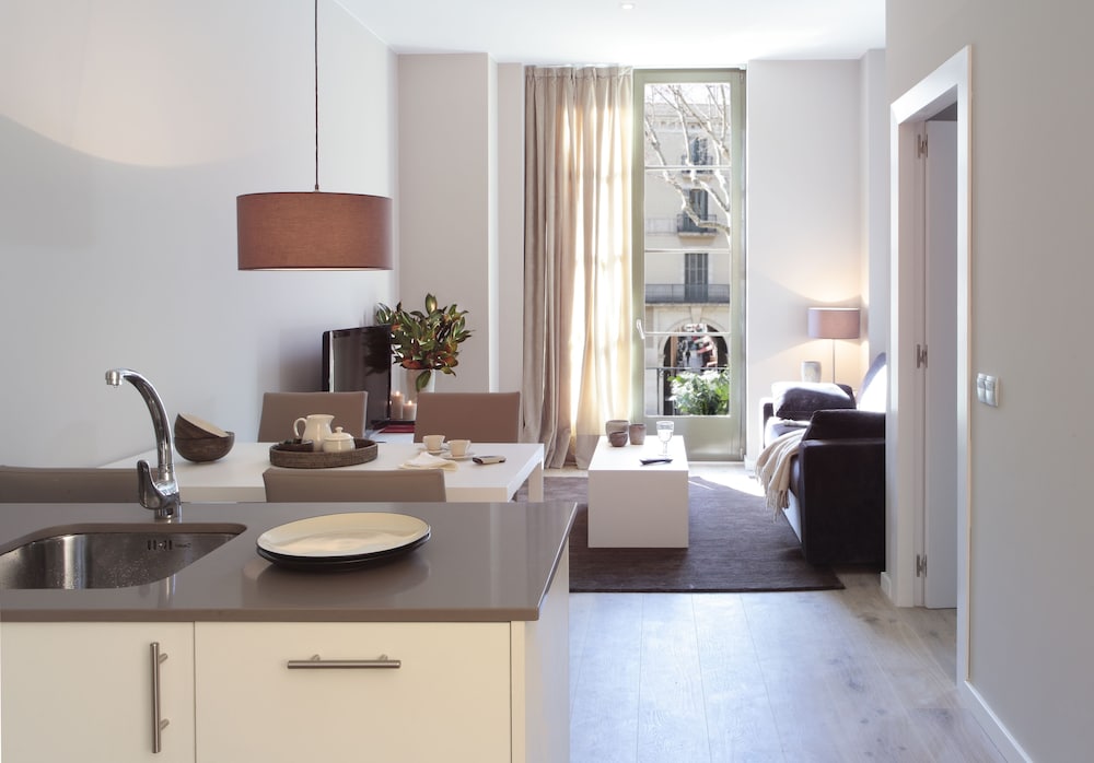 Apartments Rambla 102 — 4-Star Luxury Hotel in Barcelona, Spain