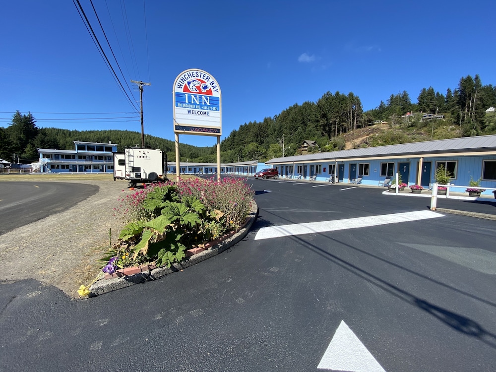 Winchester Bay Inn - photo 2