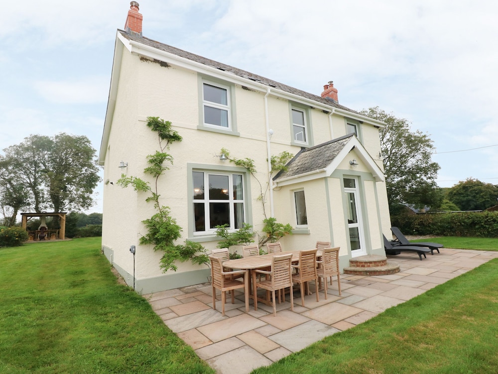 Copybush Cottage — 4-Star Luxury Hotel in Narberth, United Kingdom