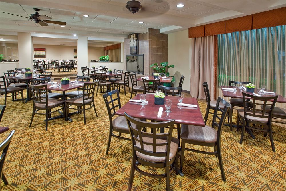 Holiday Inn Columbus North I 185 - photo 8