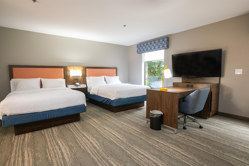 Hampton Inn & Suites Wilder - photo 11