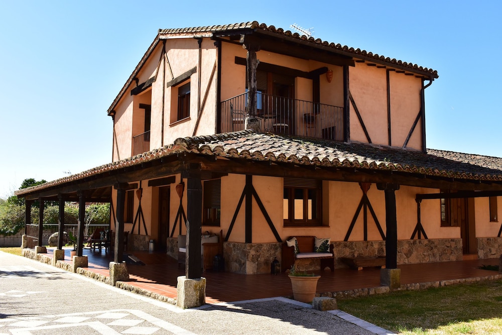 Maille Hotel Rural — hotel in Madrigal De La Vera