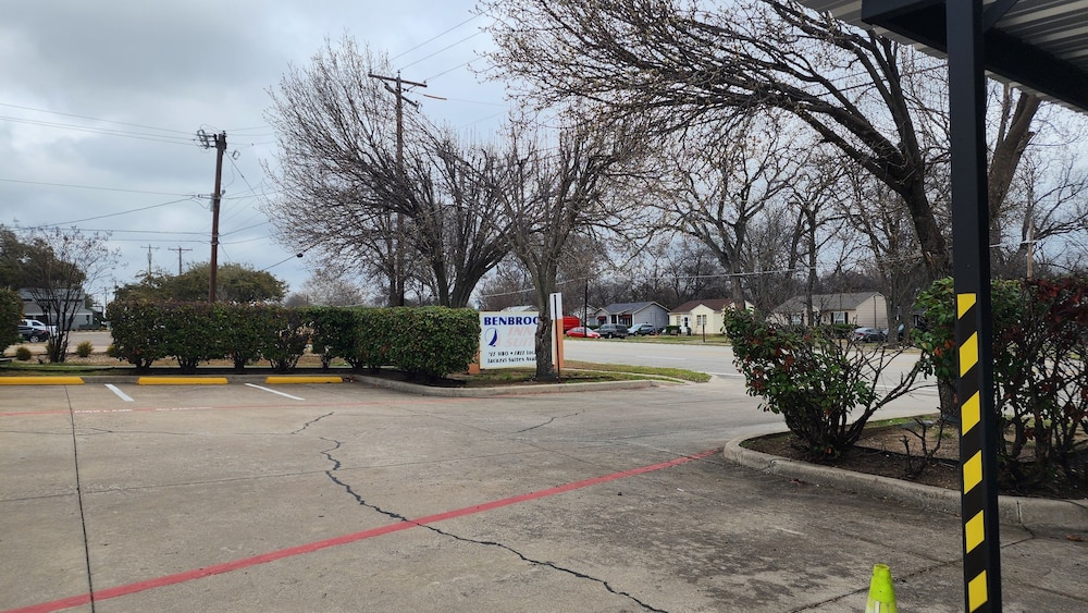 Benbrook Inn & Suites - photo 30