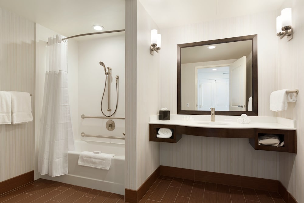 Hilton Garden Inn Boston Logan Airport - photo 30