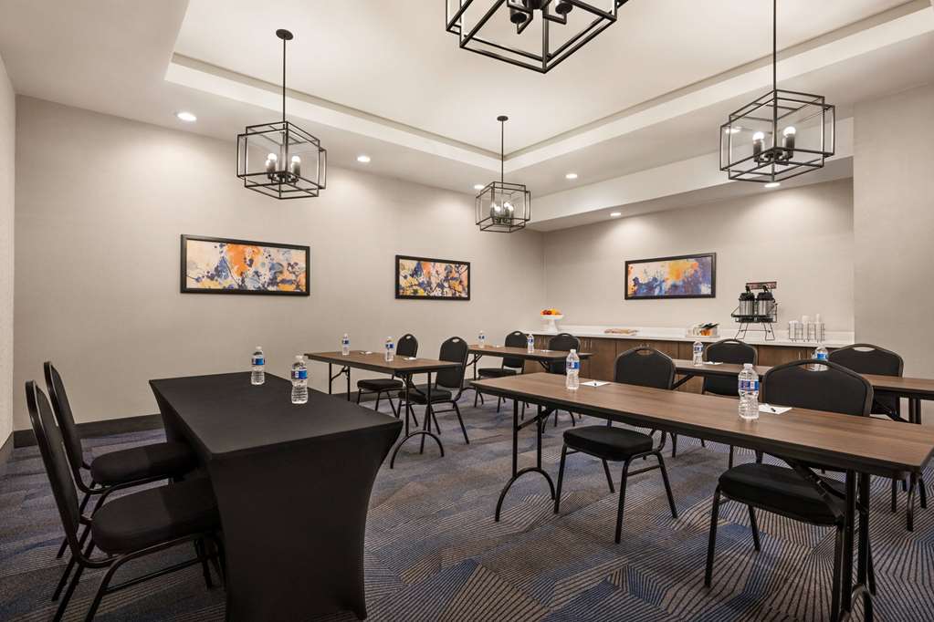 La Quinta Inn & Suites by Wyndham Del Rio - photo 54