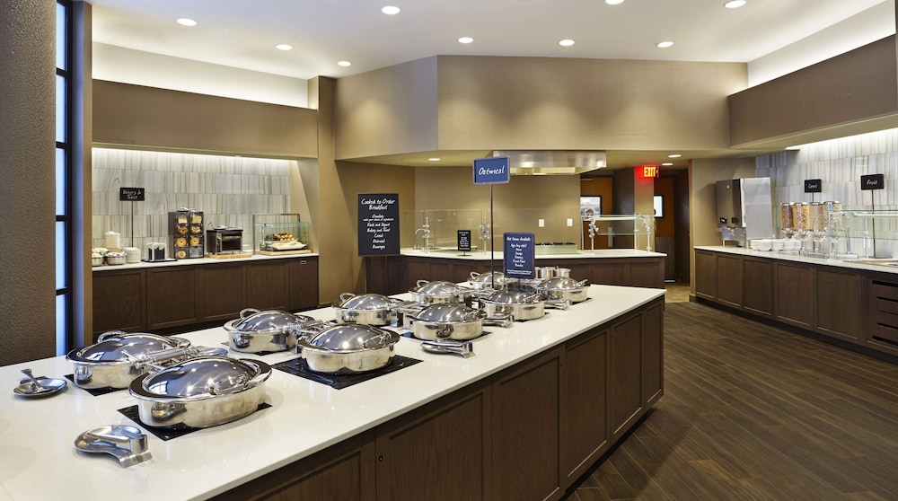 Embassy Suites by Hilton Crystal City National Airport - photo 37