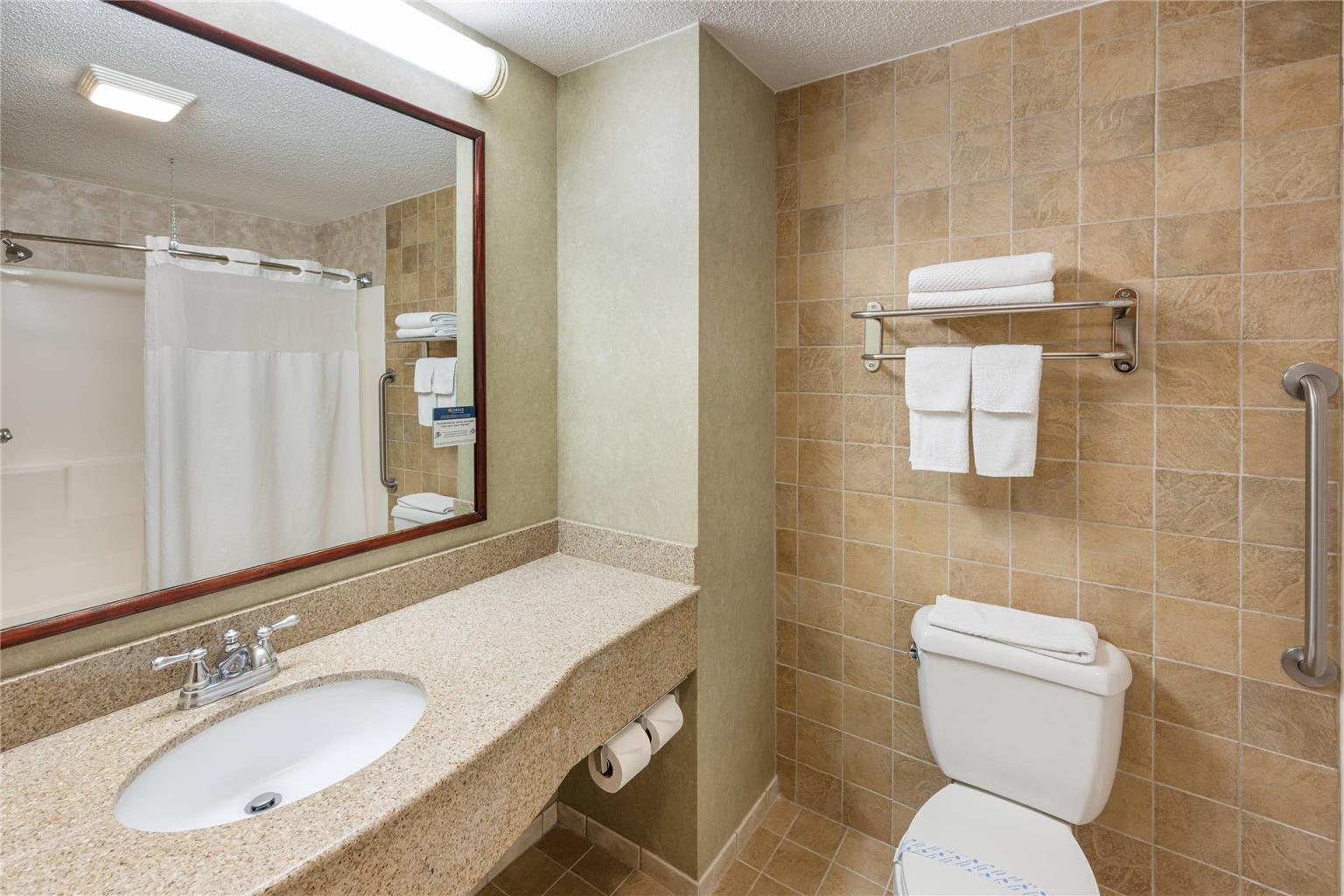 Quality Inn & Suites Fishkill South near I 84 - photo 17