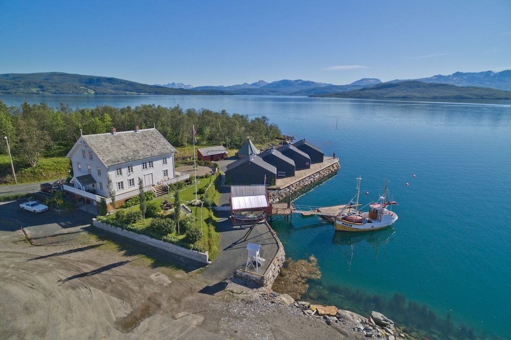 Finsnes Gaard - carbon neutral hotel in Finnsnes
