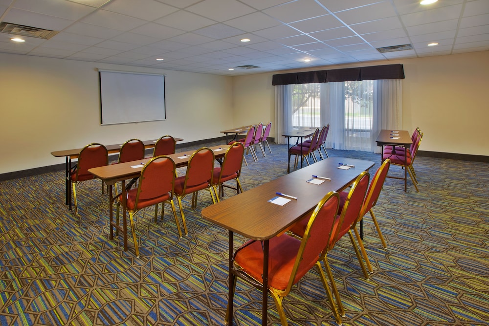 Holiday Inn Express & Suites Milford by IHG - photo 38